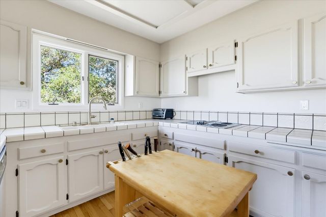 11880 Goldfinch Ct, Penn Valley, CA 95946