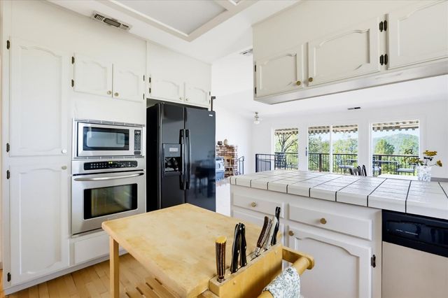 11880 Goldfinch Ct, Penn Valley, CA 95946