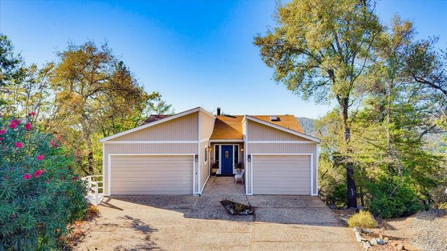 11880 Goldfinch Ct, Penn Valley, CA 95946