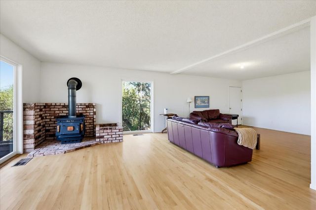 11880 Goldfinch Ct, Penn Valley, CA 95946