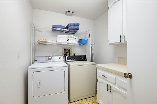 11880 Goldfinch Ct, Penn Valley, CA 95946