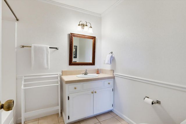 11880 Goldfinch Ct, Penn Valley, CA 95946