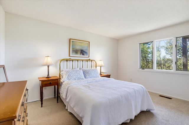 11880 Goldfinch Ct, Penn Valley, CA 95946