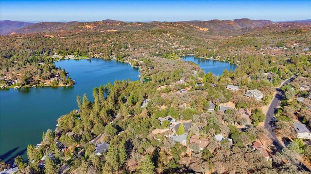 11880 Goldfinch Ct, Penn Valley, CA 95946