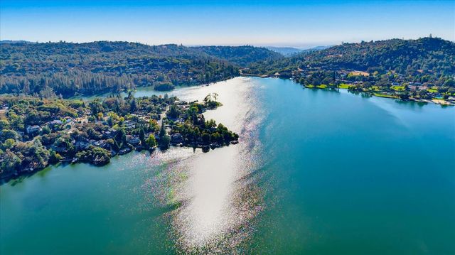 11880 Goldfinch Ct, Penn Valley, CA 95946