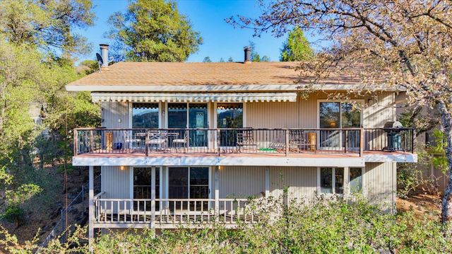 11880 Goldfinch Ct, Penn Valley, CA 95946