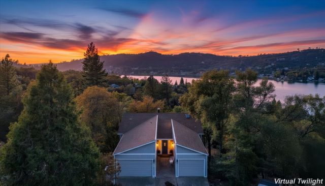 11880 Goldfinch Ct, Penn Valley, CA 95946