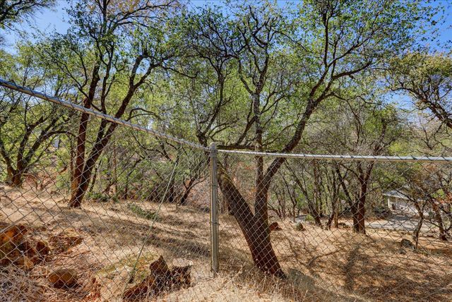 11880 Goldfinch Ct, Penn Valley, CA 95946
