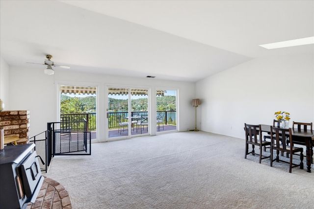 11880 Goldfinch Ct, Penn Valley, CA 95946