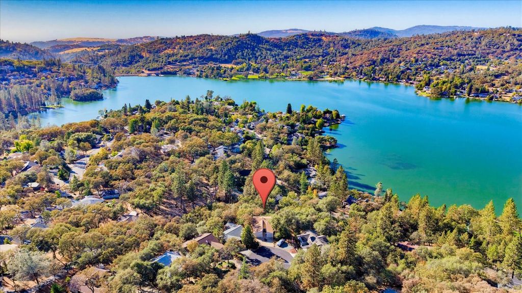 11880 Goldfinch Ct, Penn Valley, CA 95946