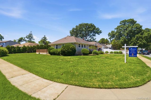 2934 Kinloch Road, Wantagh, NY 11793