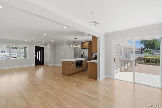2934 Kinloch Road, Wantagh, NY 11793