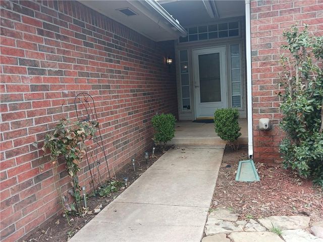 1019 Pruett Drive, Edmond, OK 73003