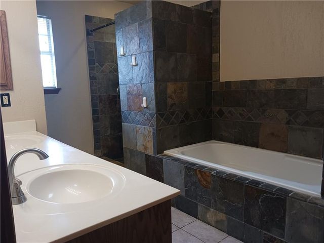 1019 Pruett Drive, Edmond, OK 73003