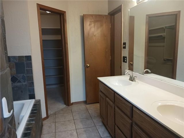 1019 Pruett Drive, Edmond, OK 73003