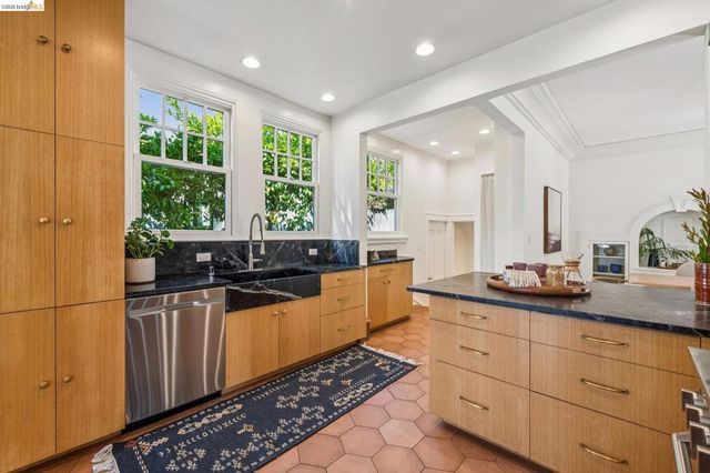 865 Contra Costa Ave, Berkeley, CA 94707