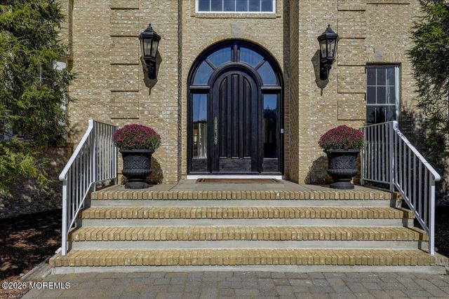 371 Karen Court, Freehold, NJ 07728