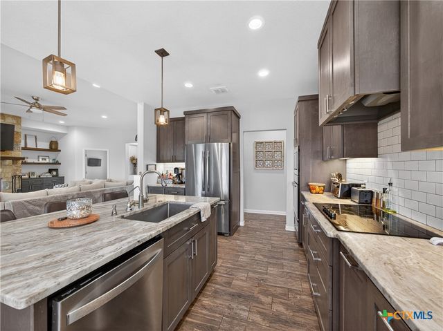 494 Flash Circle, Luling, TX 78648