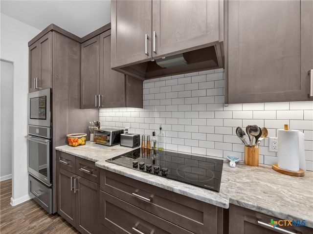 494 Flash Circle, Luling, TX 78648