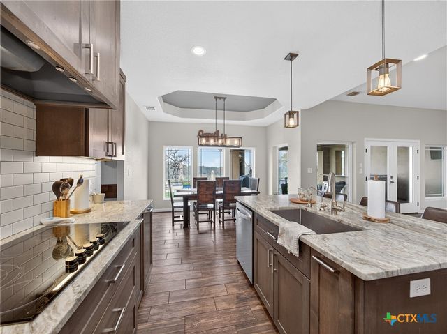 494 Flash Circle, Luling, TX 78648