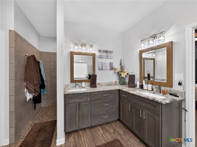 494 Flash Circle, Luling, TX 78648