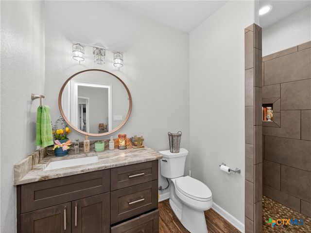 494 Flash Circle, Luling, TX 78648