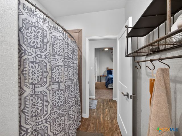 494 Flash Circle, Luling, TX 78648