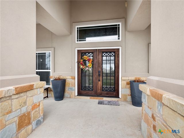 494 Flash Circle, Luling, TX 78648