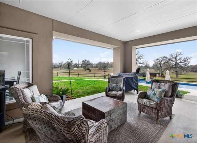 494 Flash Circle, Luling, TX 78648