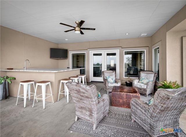 494 Flash Circle, Luling, TX 78648