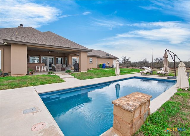 494 Flash Circle, Luling, TX 78648