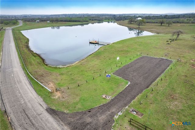 494 Flash Circle, Luling, TX 78648