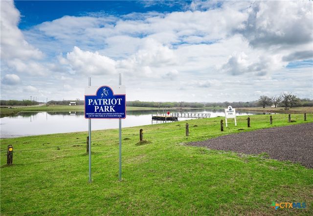 494 Flash Circle, Luling, TX 78648