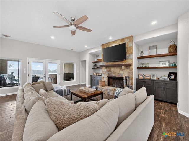 494 Flash Circle, Luling, TX 78648