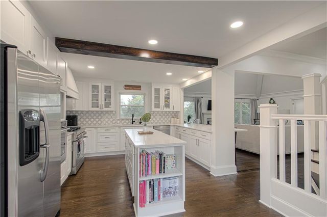 7 LeMans Court, Prairie Village, KS 66208