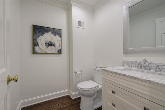 7 LeMans Court, Prairie Village, KS 66208