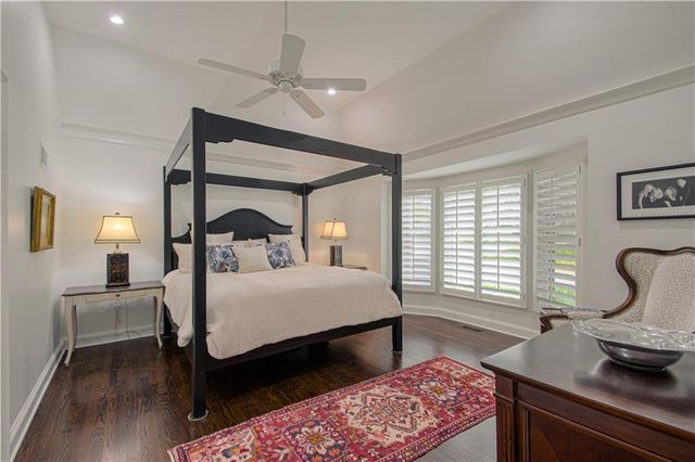 7 LeMans Court, Prairie Village, KS 66208