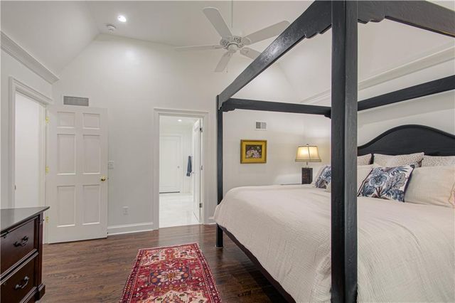 7 LeMans Court, Prairie Village, KS 66208