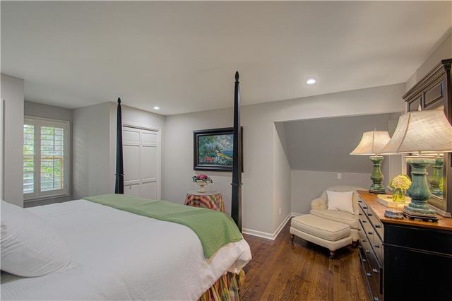 7 LeMans Court, Prairie Village, KS 66208