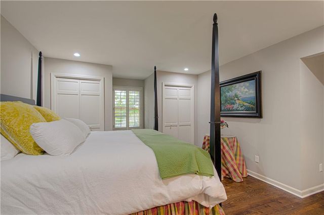 7 LeMans Court, Prairie Village, KS 66208