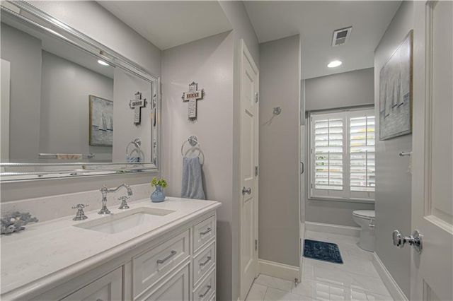 7 LeMans Court, Prairie Village, KS 66208