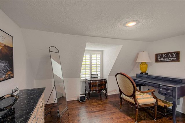 7 LeMans Court, Prairie Village, KS 66208