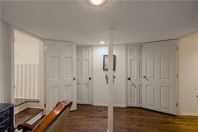 7 LeMans Court, Prairie Village, KS 66208