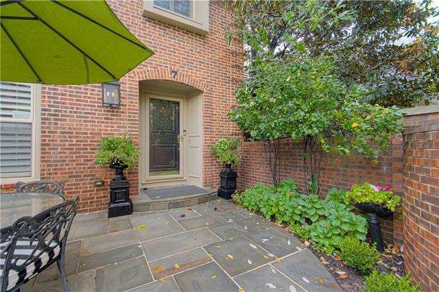 7 LeMans Court, Prairie Village, KS 66208