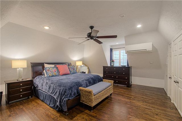 7 LeMans Court, Prairie Village, KS 66208