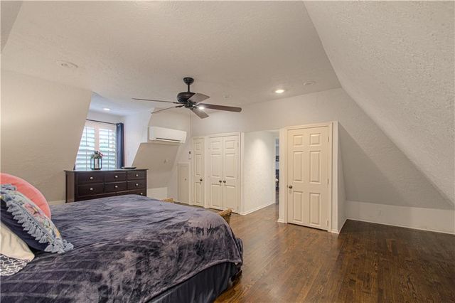 7 LeMans Court, Prairie Village, KS 66208