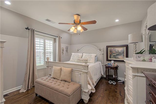 7 LeMans Court, Prairie Village, KS 66208