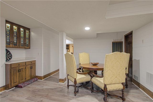 7 LeMans Court, Prairie Village, KS 66208