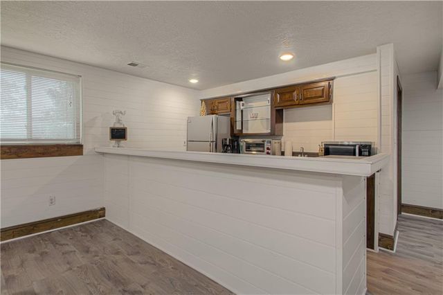 7 LeMans Court, Prairie Village, KS 66208