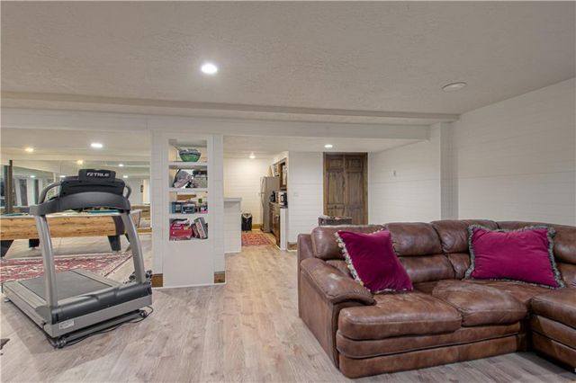 7 LeMans Court, Prairie Village, KS 66208